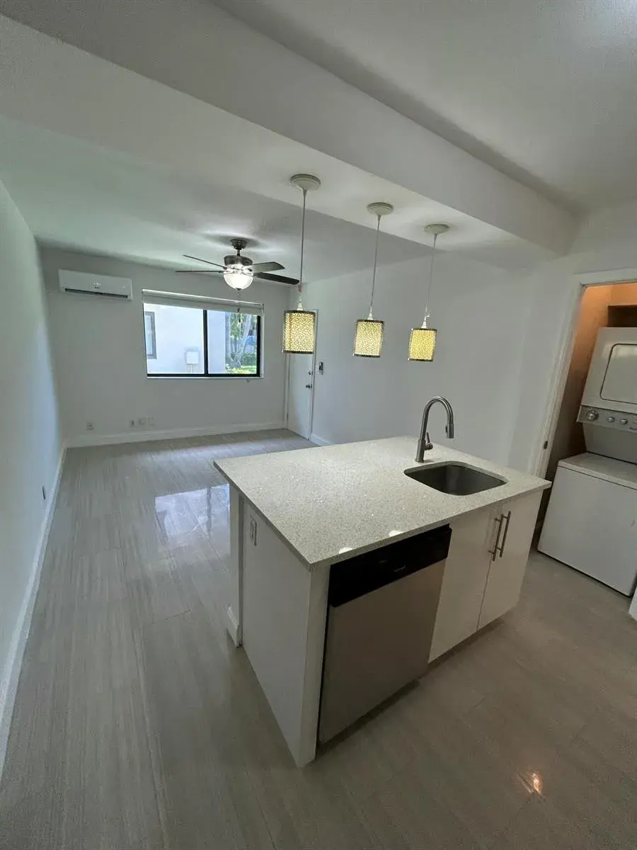 2 bedroom 2 bath Residential Lease for rent at 914 NE 15th Avenue # 1, Fort Lauderdale FL 33304