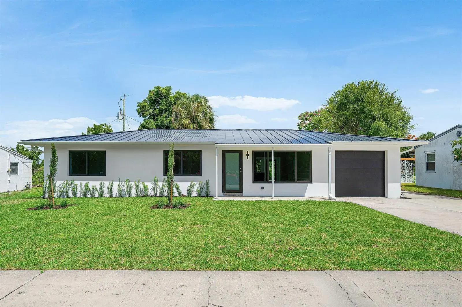 3 bedroom 2 bath Residential for sale at 707 Sunset Drive, FL 33461