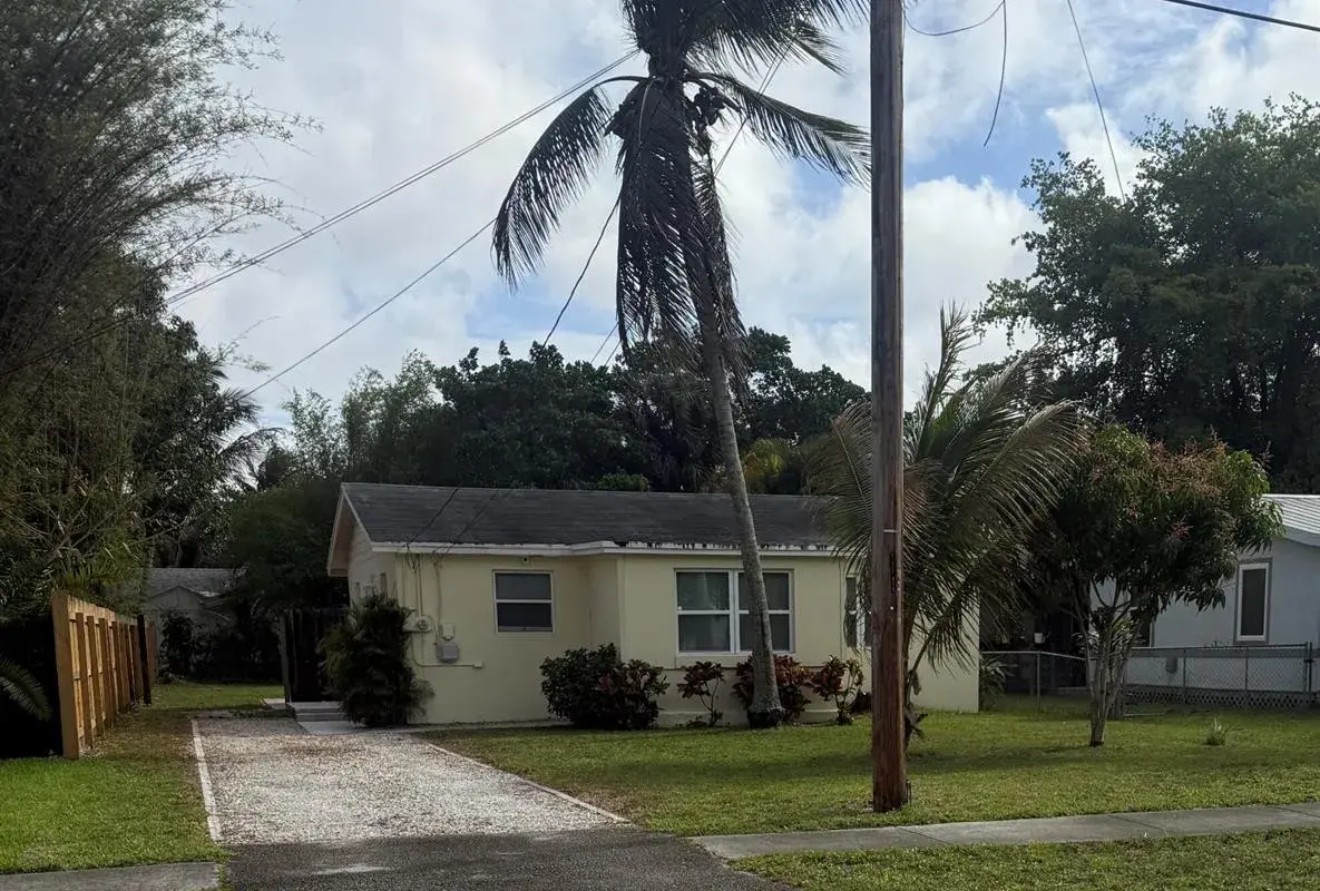 4596 Old Military Trail, West Palm Beach FL 33417