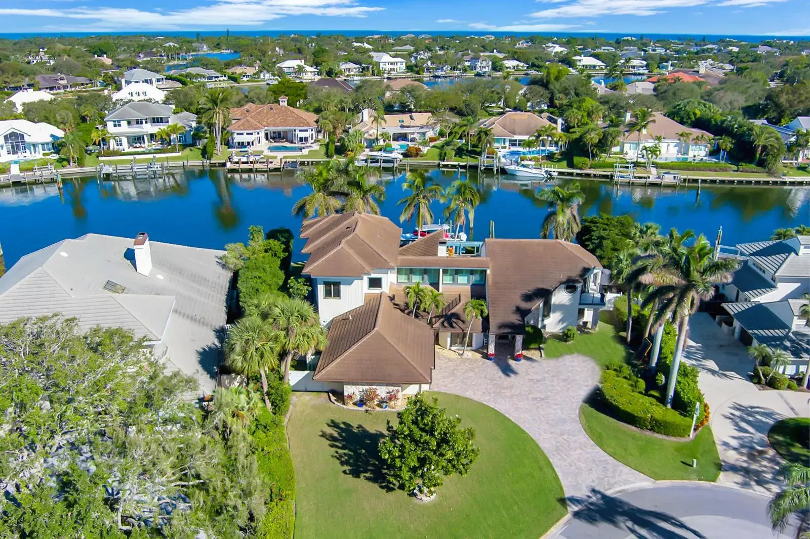 5 bedroom 4 bath for sale at 136 Anchor Drive, Vero Beach FL 32963