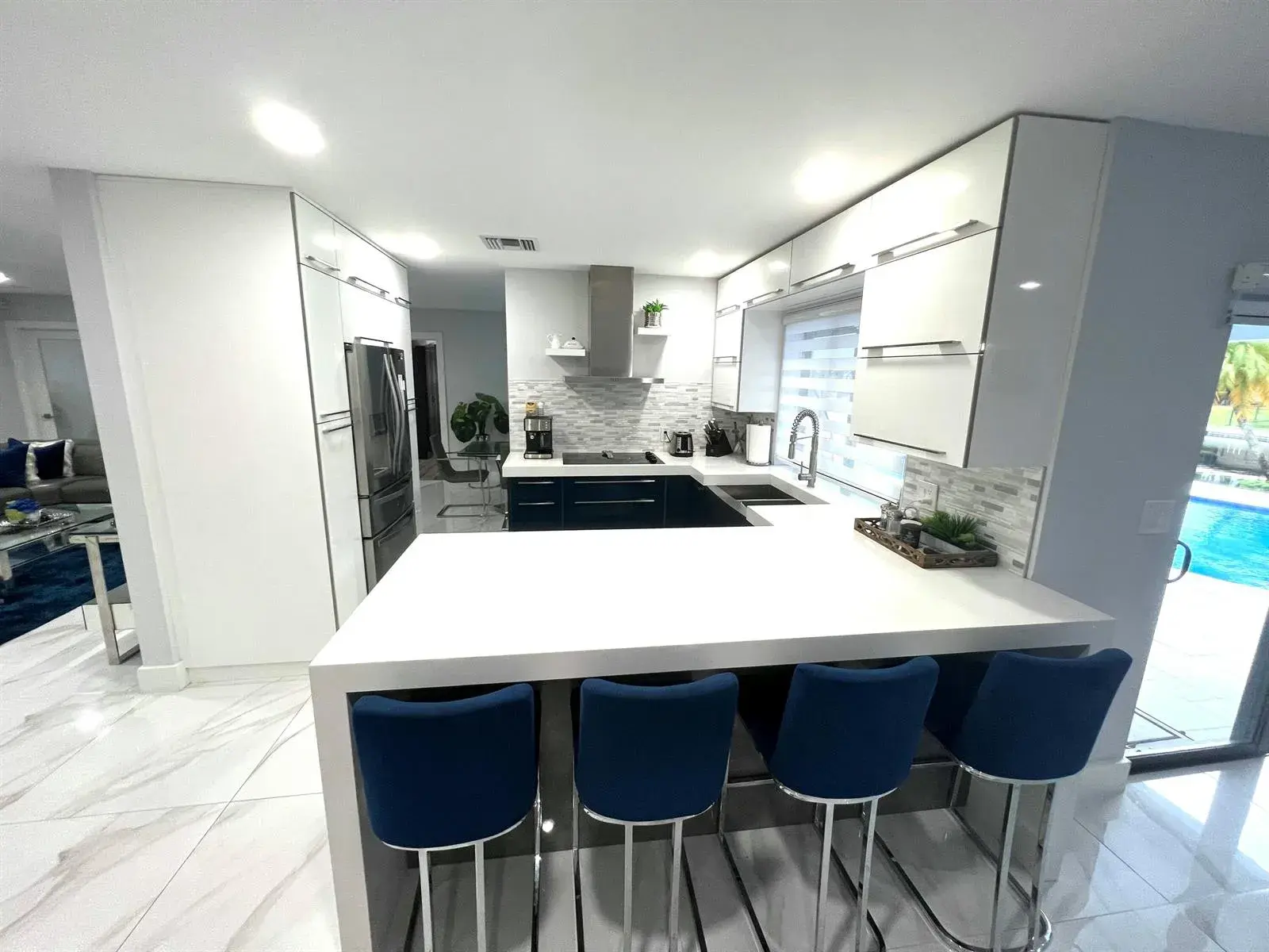 625 W Tropical Way, Plantation FL 33317