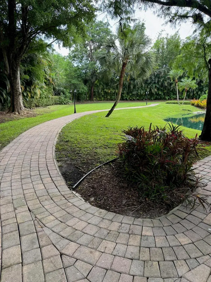 8950 NW 70th Court, Parkland FL 33067