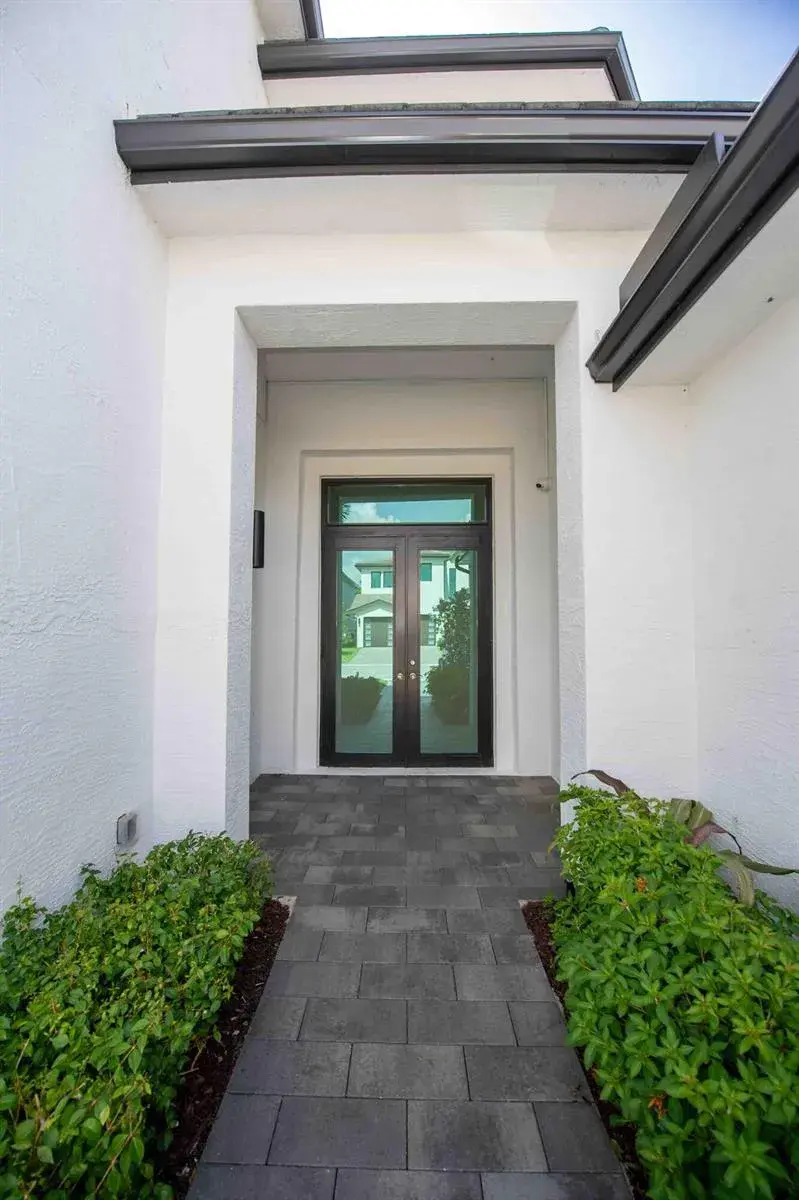 5746 Ashwood Circle W, Hollywood FL 33312
