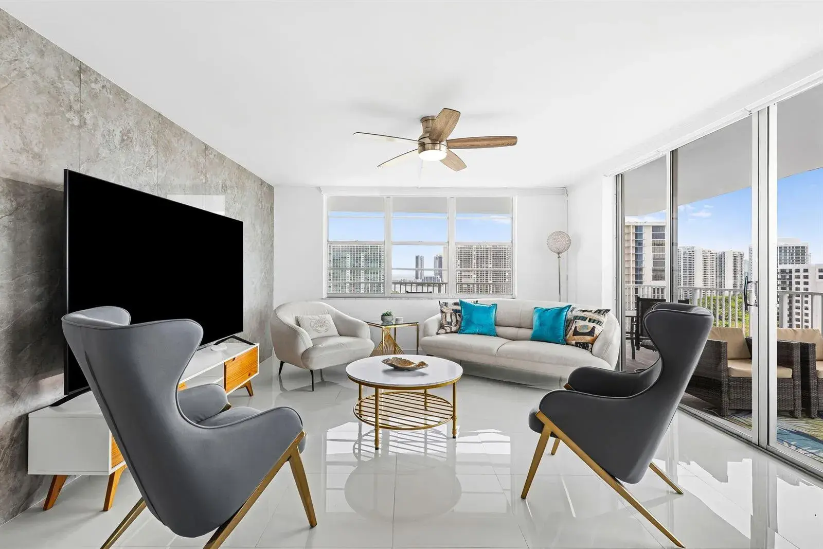 2 bedroom 2 bath Residential for sale at 2851 NE 183rd Street # 2117, Aventura FL 33160