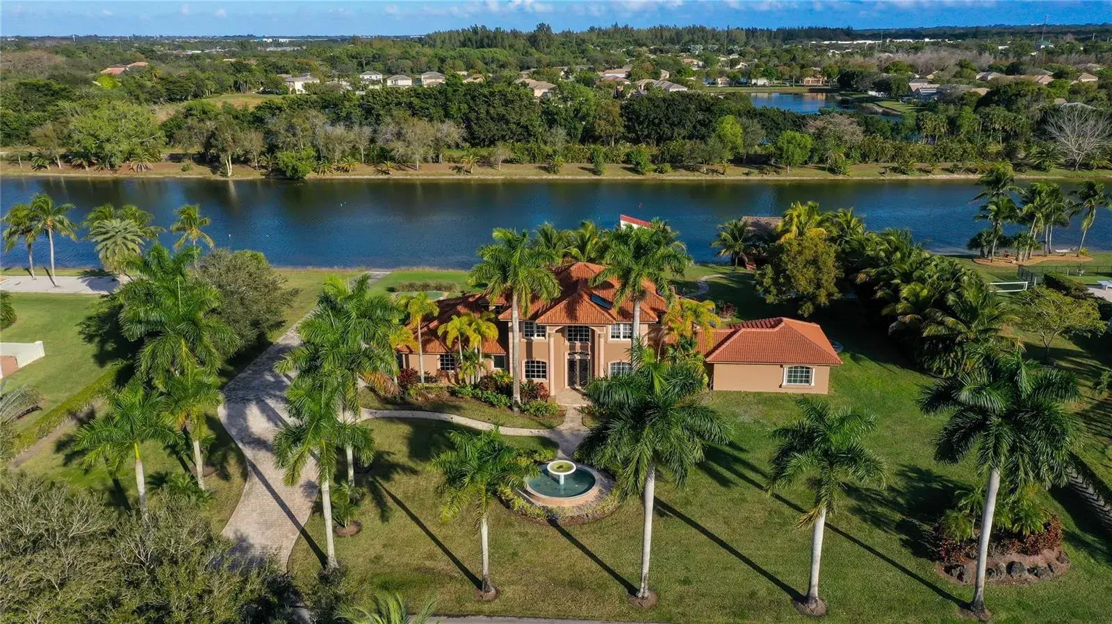 4 bedroom 3 bath for sale at 5660 Lago Del Sol Drive, Lake Worth FL 33449