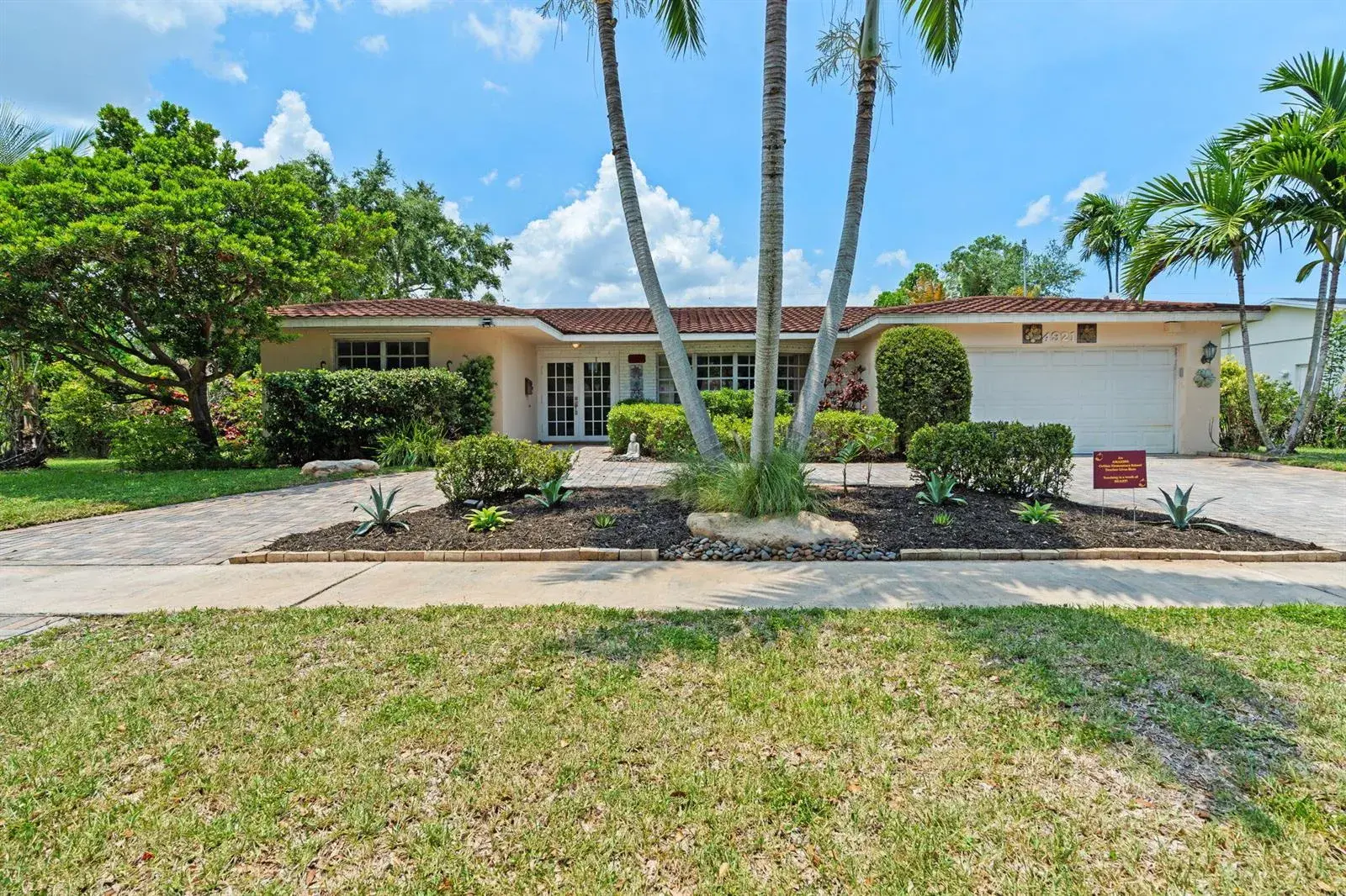 4 bedroom 2 bath for sale at 4921 Jackson Street, Hollywood FL 33021