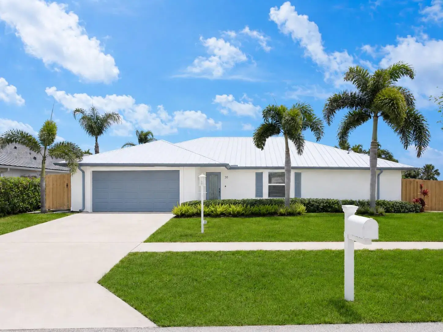 3 bedroom 2 bath for sale at 30 Chestnut Trail, Tequesta FL 33469