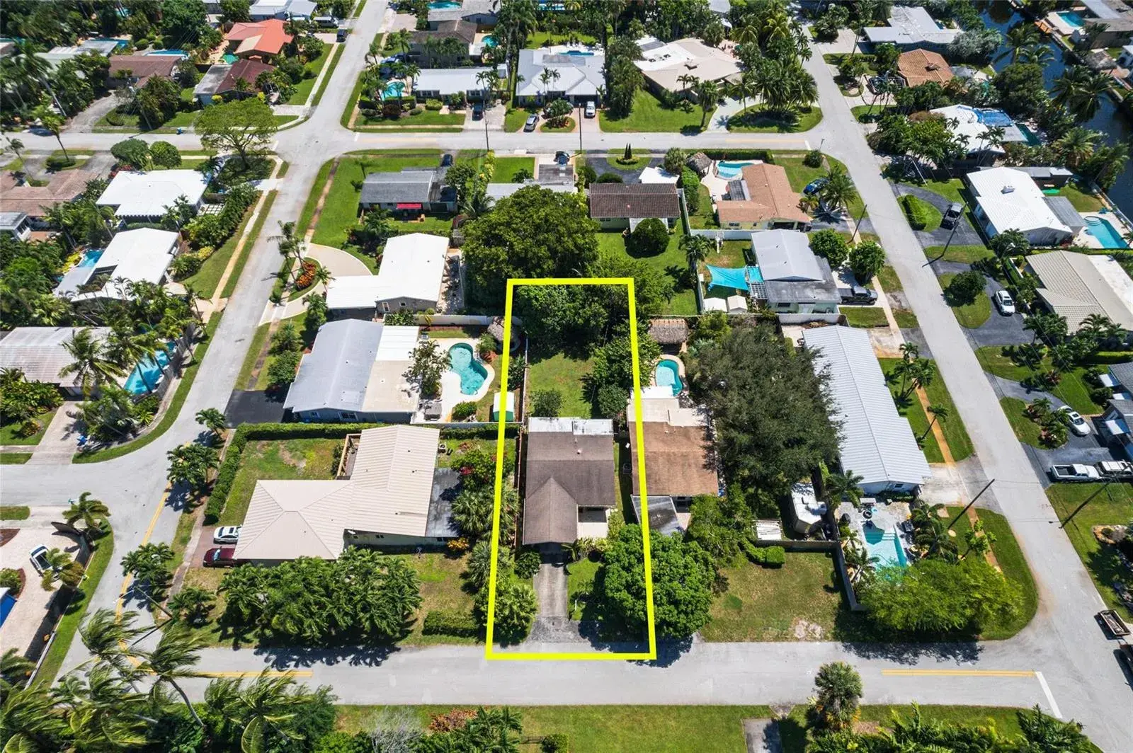 1676 NE 40th Street, Oakland Park FL 33334