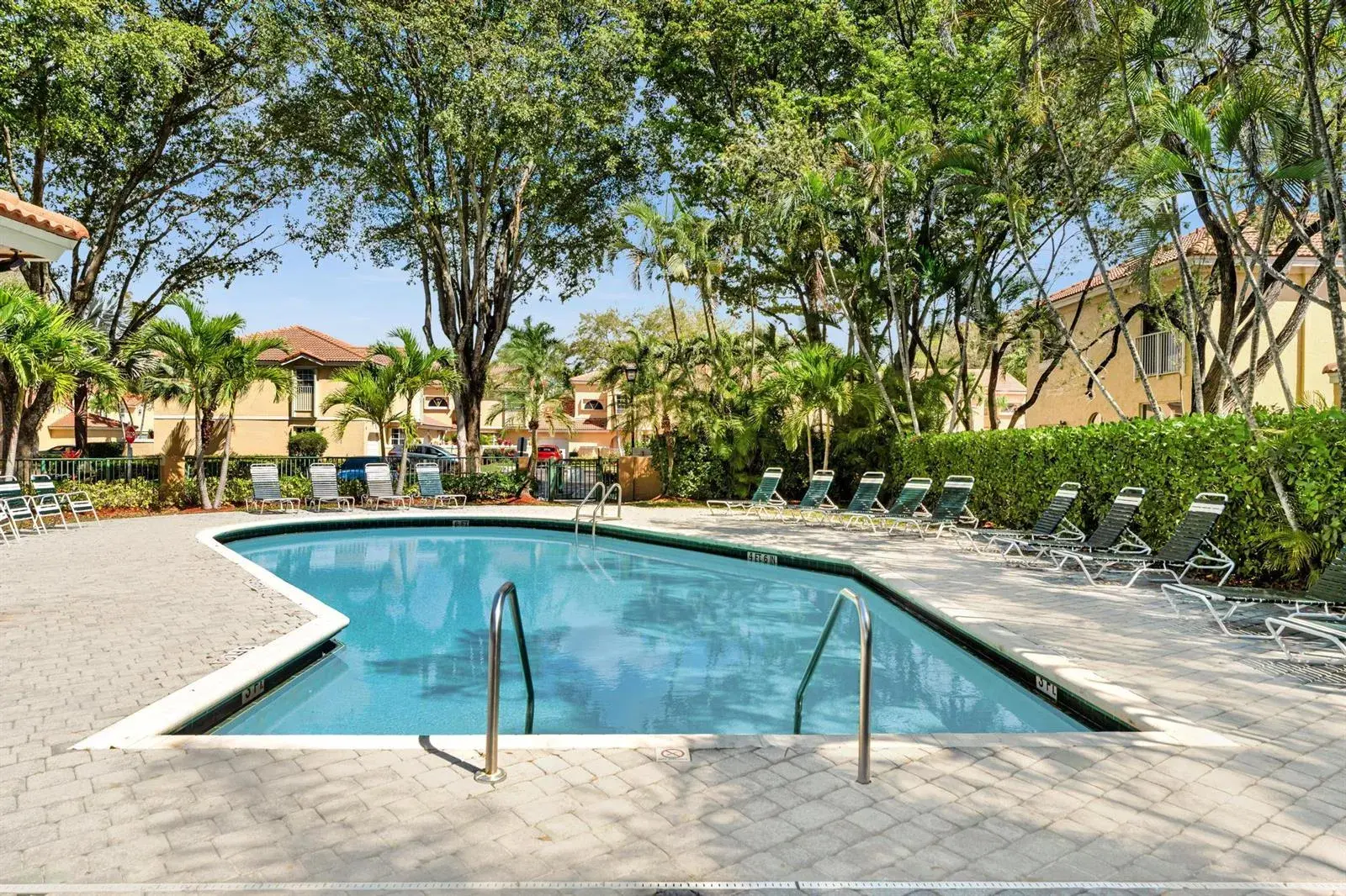 11251 Lakeview Drive # f, Coral Springs FL 33071