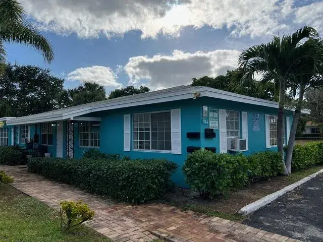 for sale at 626 S Federal Highway # 5, FL 33460