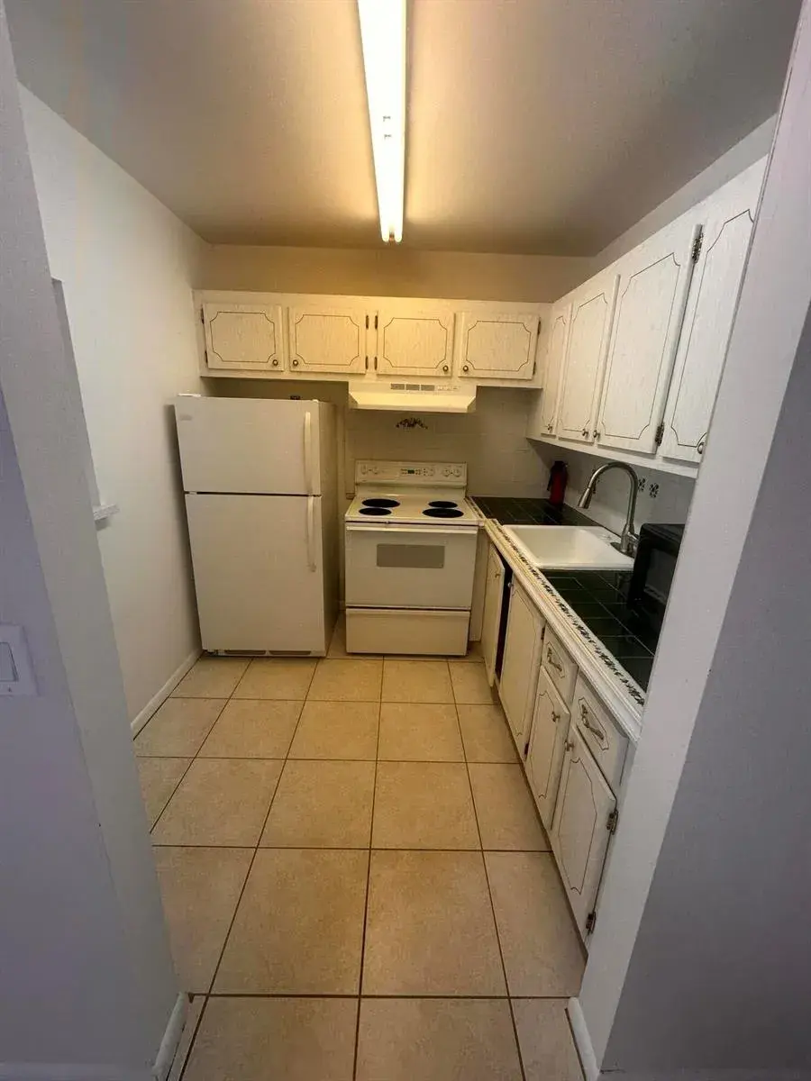 39 Cambridge B, West Palm Beach FL 33417
