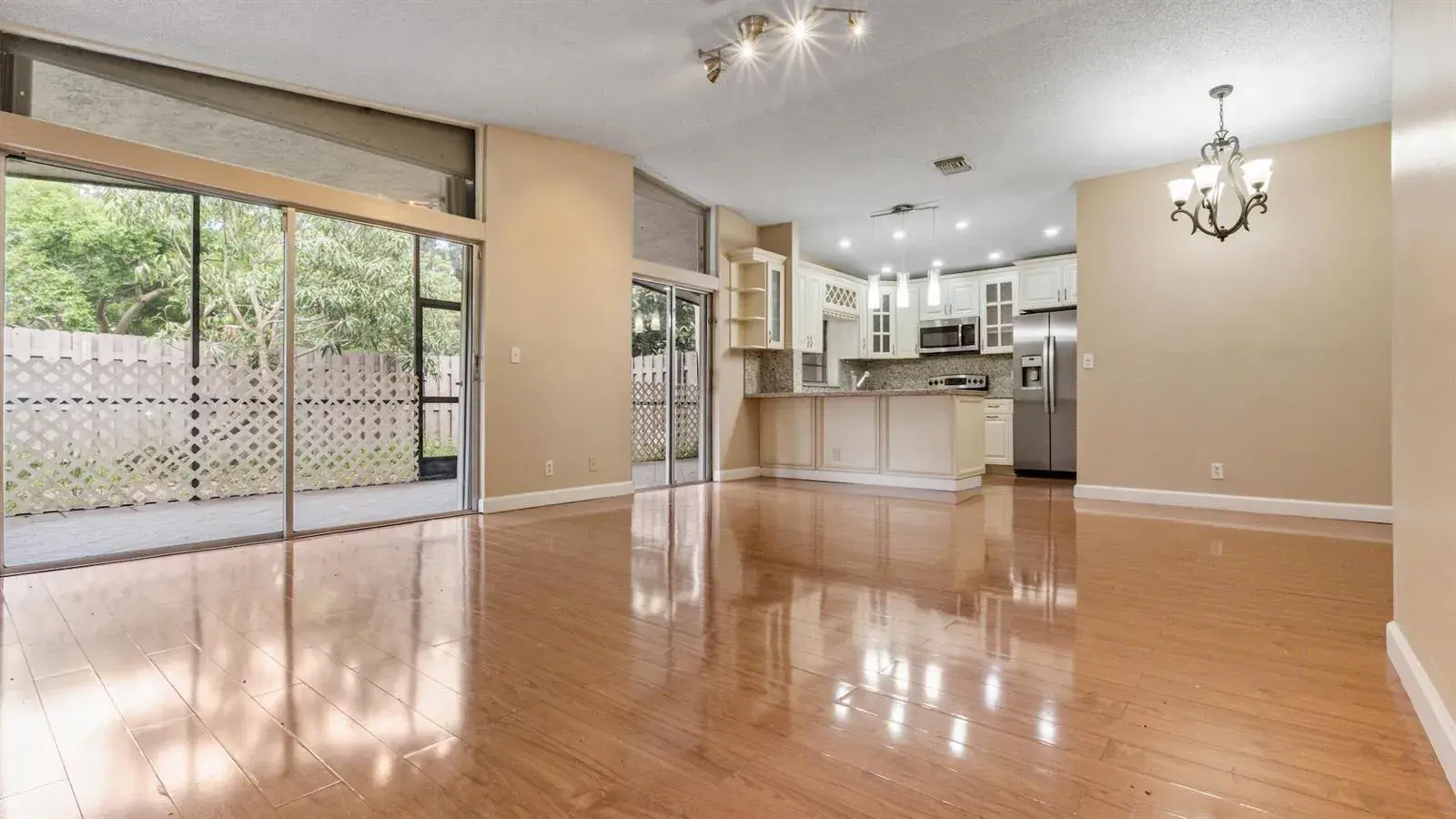 570 Woodgate Circle # A, Sunrise FL 33326