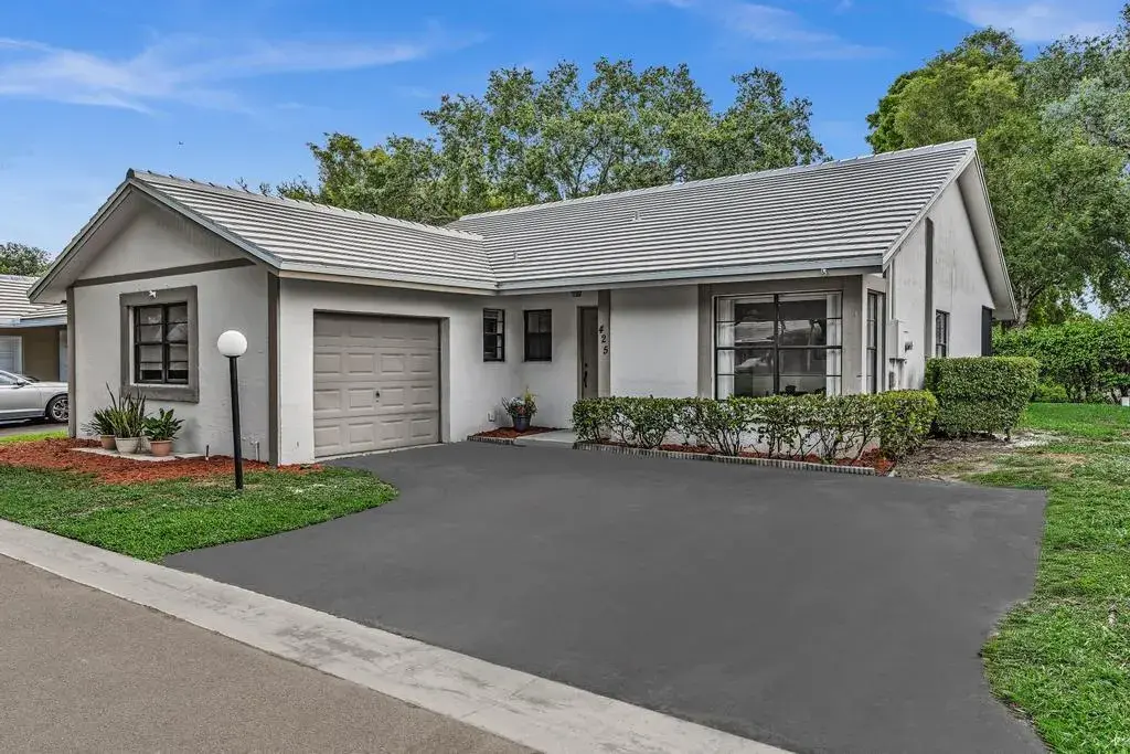 425 Shadow Wood Lane, Coral Springs FL 33071