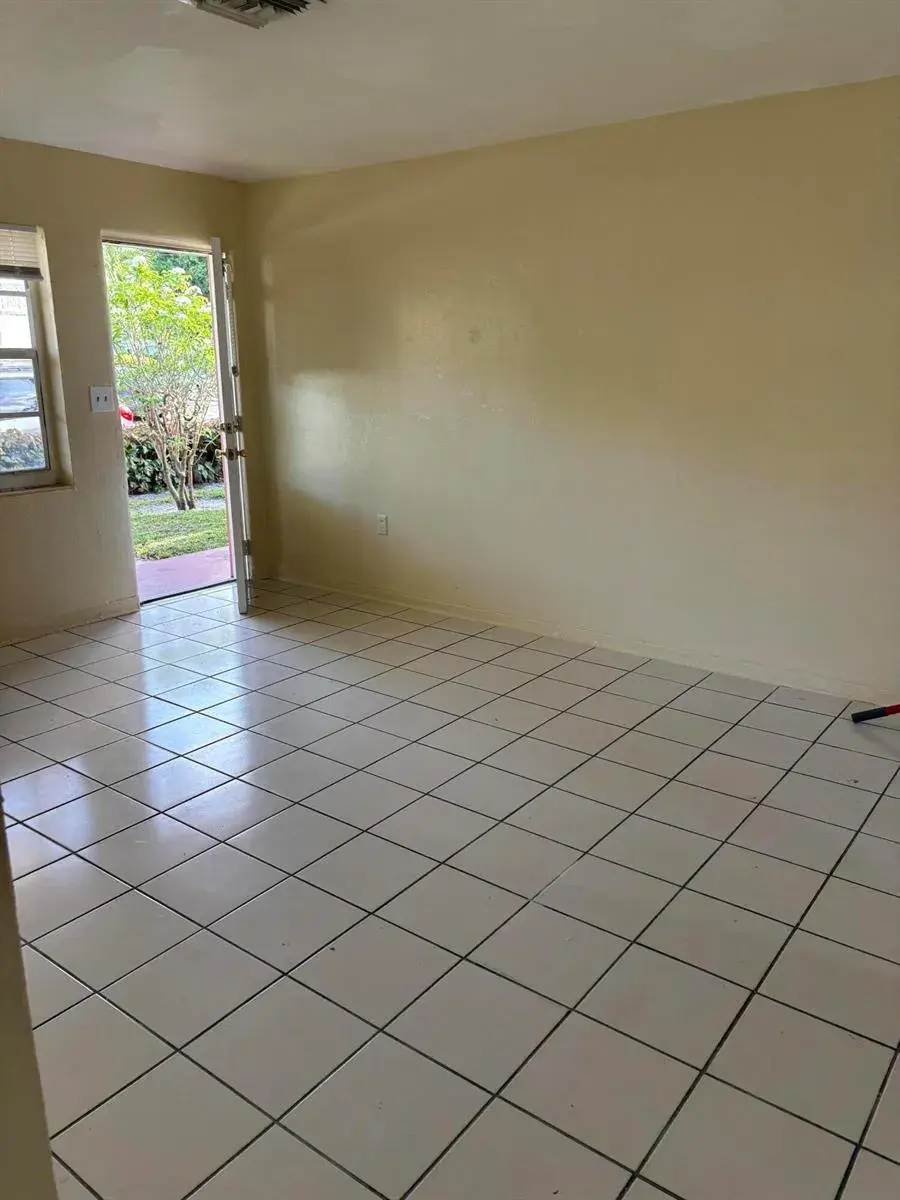 1 bedroom 1 bath for rent at 521 NE 14th Court, Fort Lauderdale FL 33304
