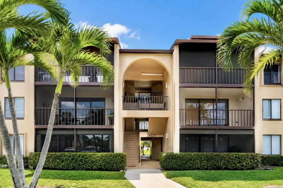 627 Sea Pine Way # C2, FL 33415
