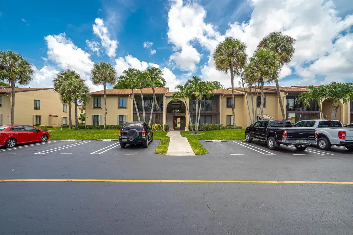 610 Sea Pine Way # H2, FL 33415
