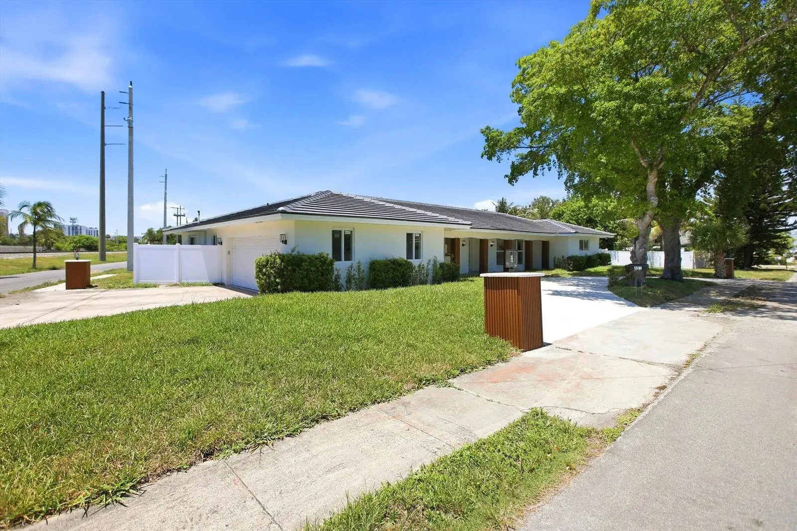 4 bedroom 3 bath for sale at 401 NW 3rd Place, Dania Beach FL 33004