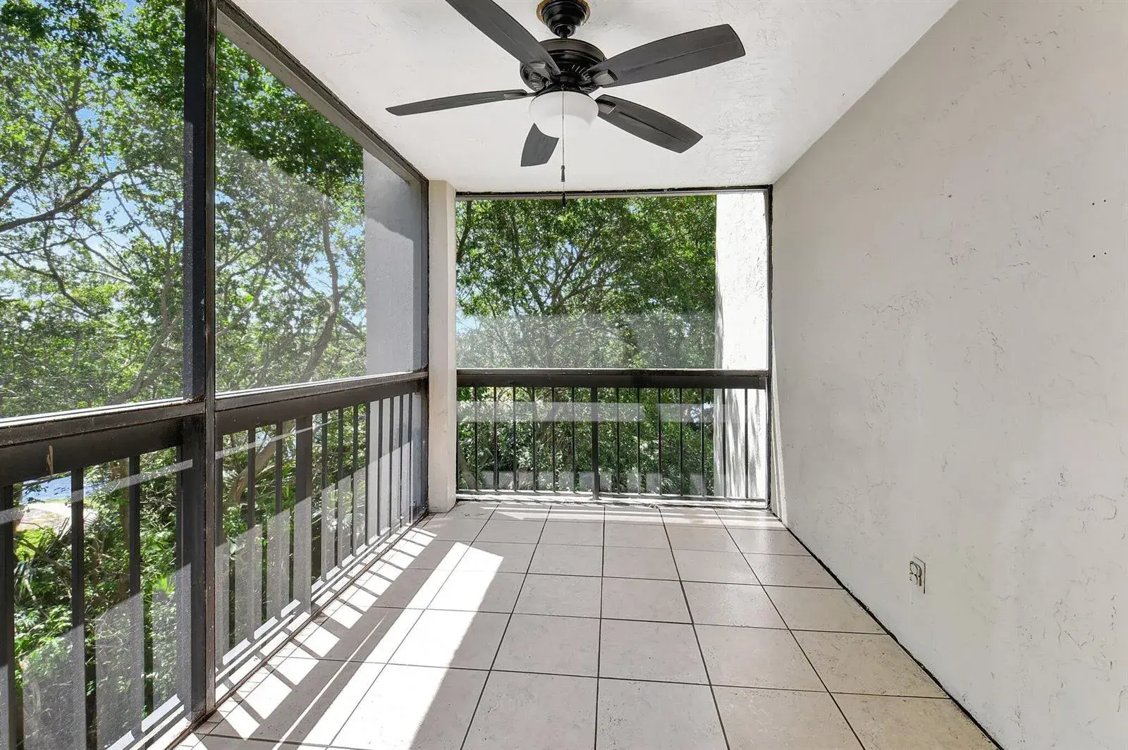 820 Lavers Circle # G402, Delray Beach FL 33444