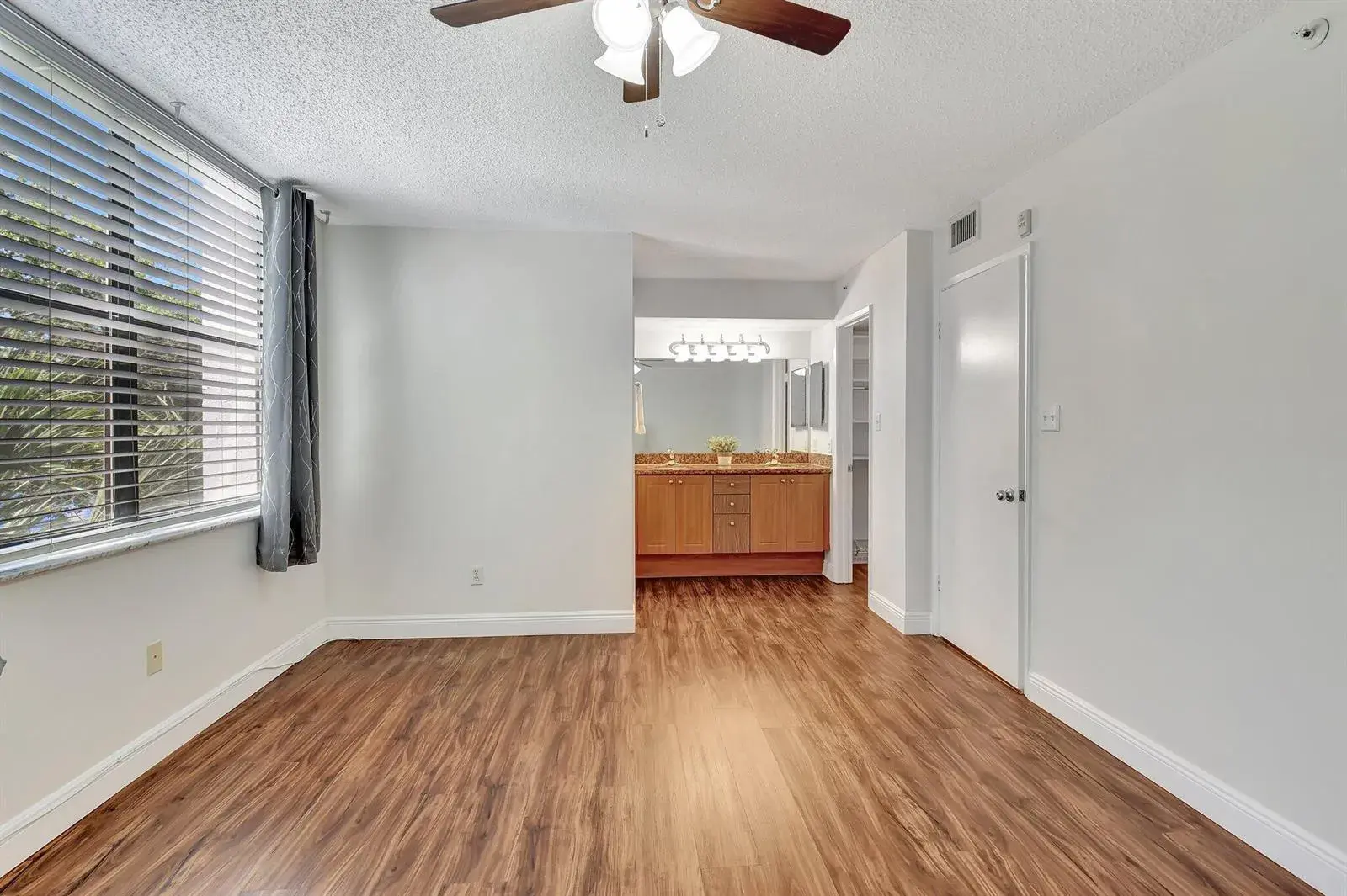 820 Lavers Circle # G402, Delray Beach FL 33444