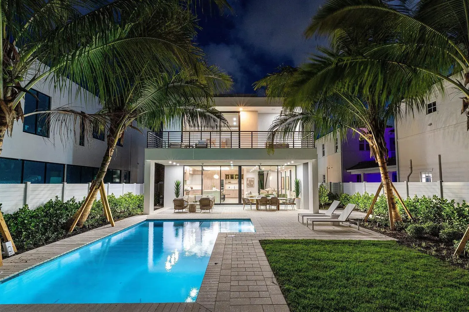 4 bedroom 4 bath for sale at 721 Lake Avenue N, Delray Beach FL 33483
