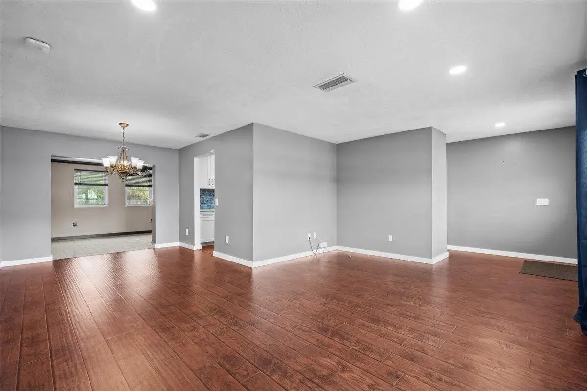 7423 Oakmont Drive, FL 33467
