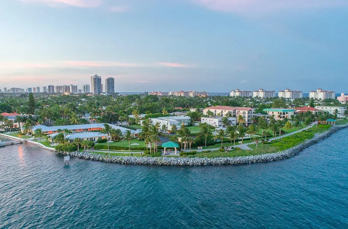 3 bedroom 4 bath for sale at 150 Inlet Way Ph, Palm Beach Shores FL 33404