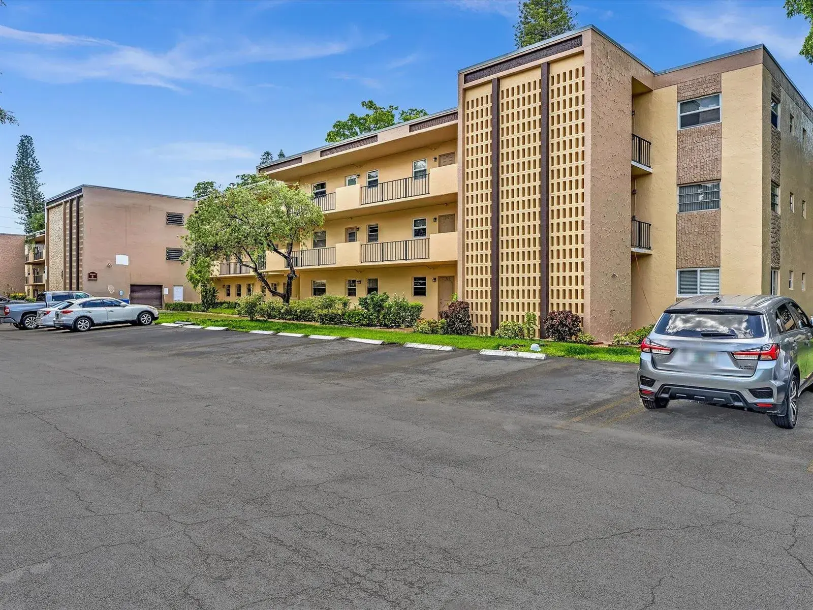 100 Ashbury Road # 103, Hollywood FL 33024