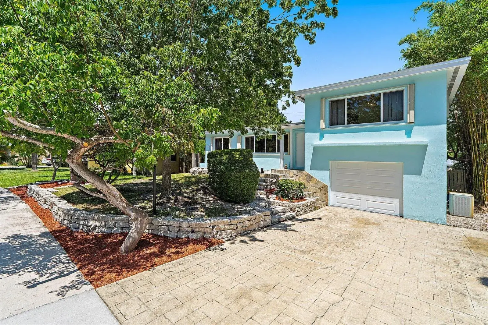 3 bedroom 2 bath for sale at 1429 Crest Drive, Lake Worth FL 33461