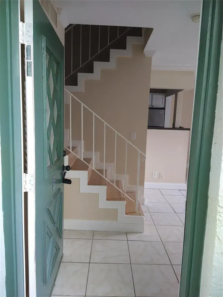 8903 NW 28th Drive # 8b, Coral Springs FL 33065