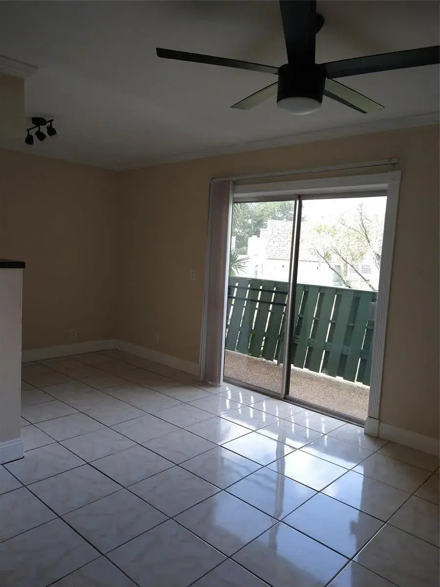 8903 NW 28th Drive # 8b, Coral Springs FL 33065