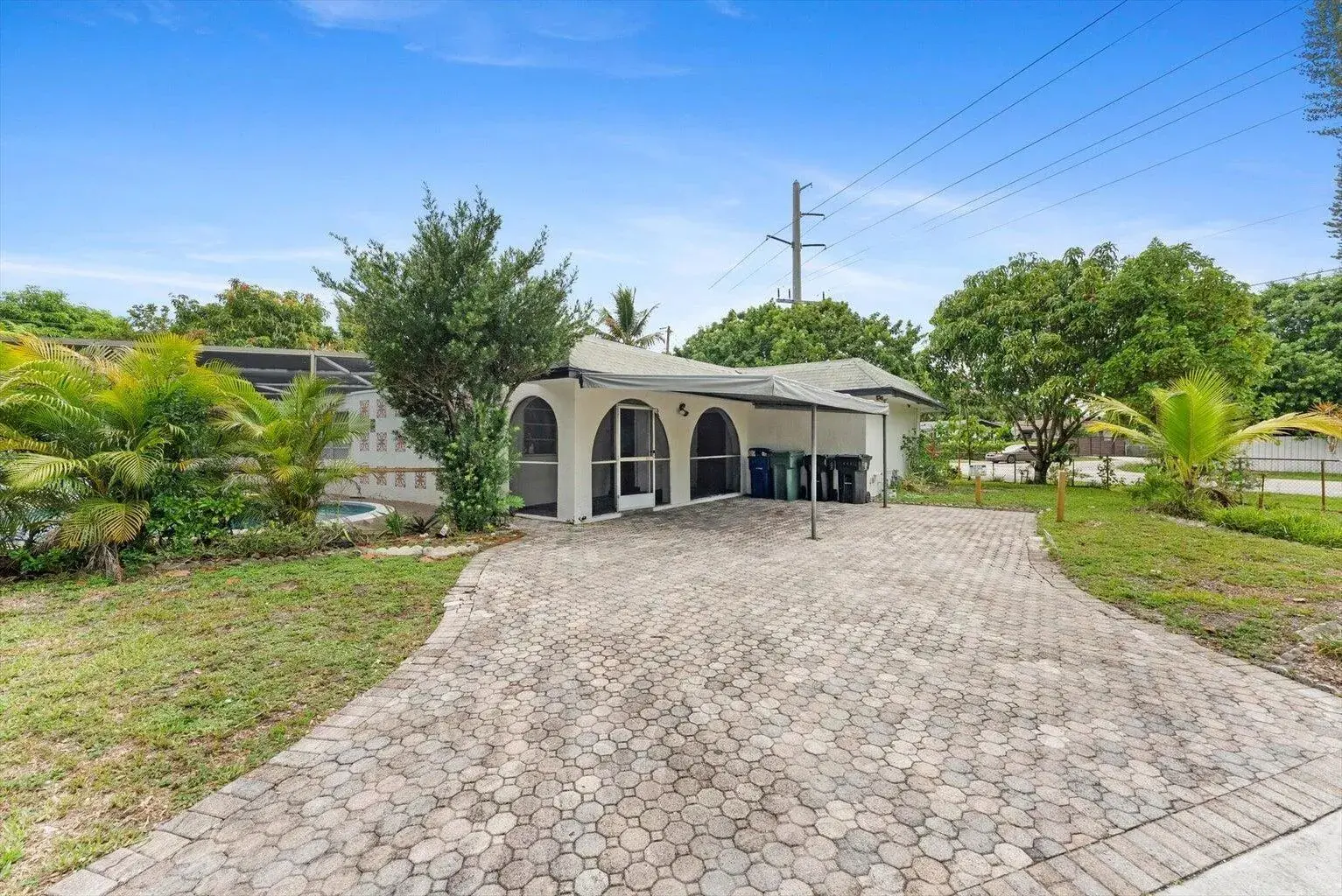 4 bedroom 2 bath for sale at 3101 SW 16th Street, Fort Lauderdale FL 33312