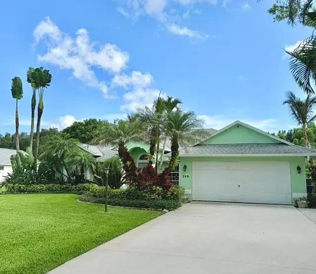 246 SE Ashley Oaks Way, Stuart FL 34997