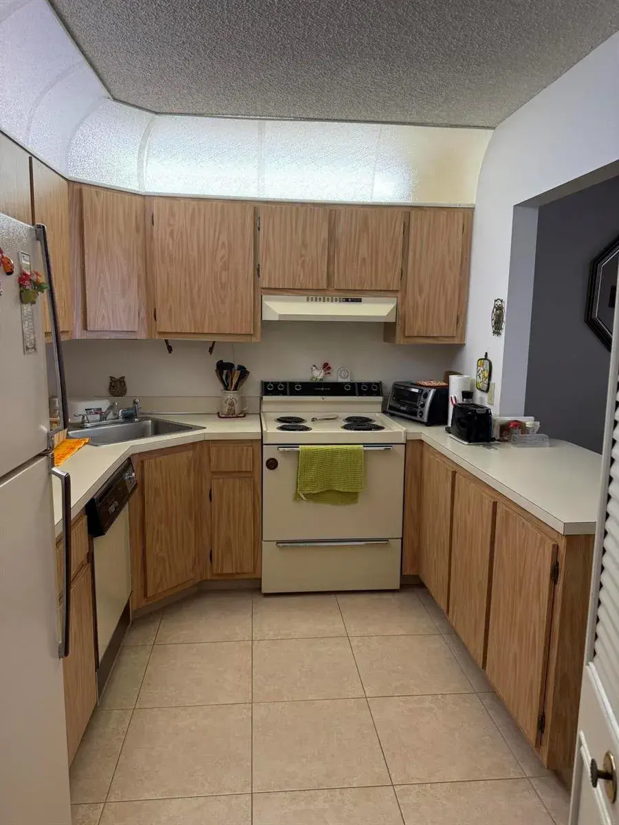 422 Pine Glen Lane # 1, FL 33463
