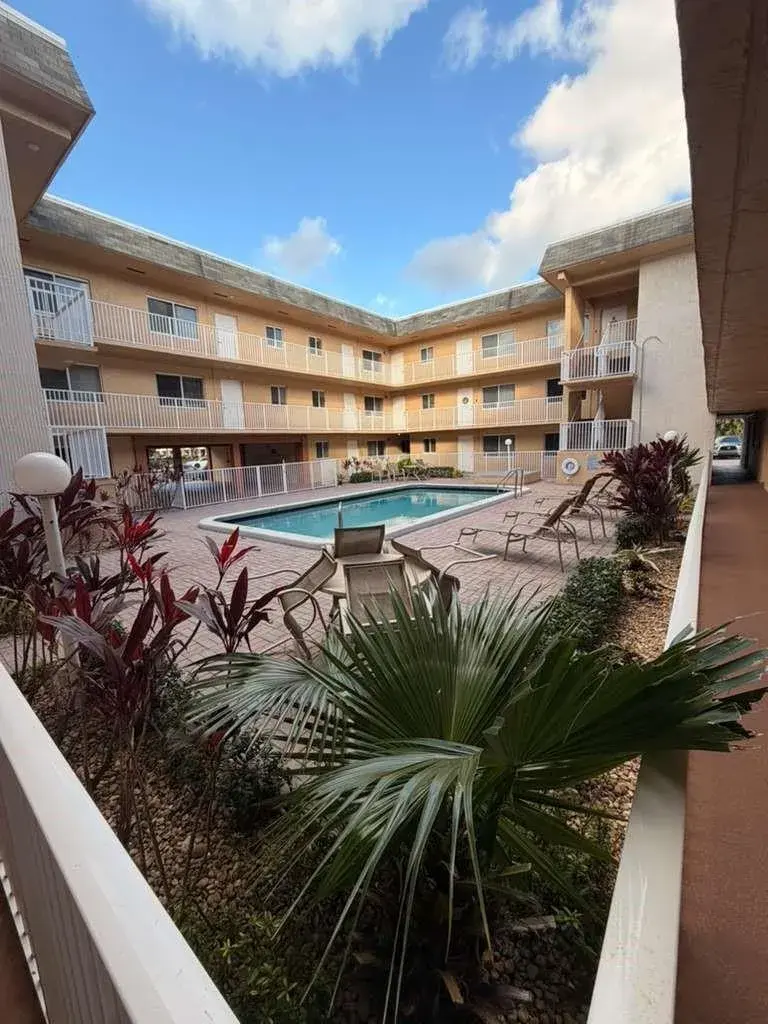 2 bedroom 1 bath for sale at 7910 Taft Street # 109, Pembroke Pines FL 33024