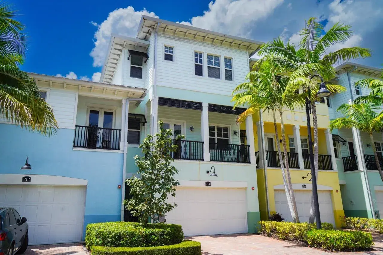 214 S Latitude Circle, Delray Beach FL 33483