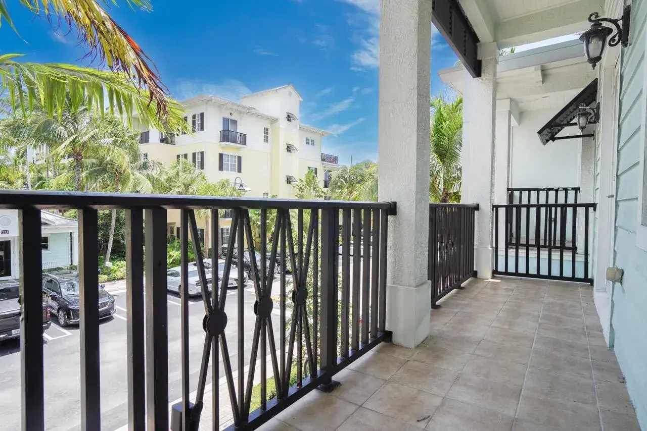 214 S Latitude Circle, Delray Beach FL 33483