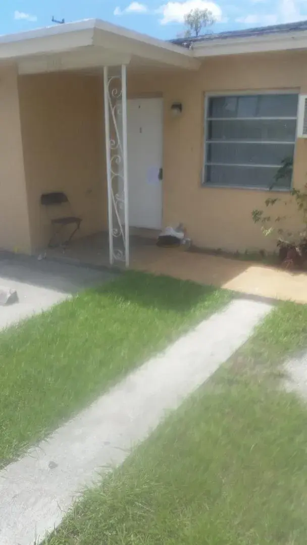 for sale at 5918 N Wiley Street N # b, Hollywood FL 33023