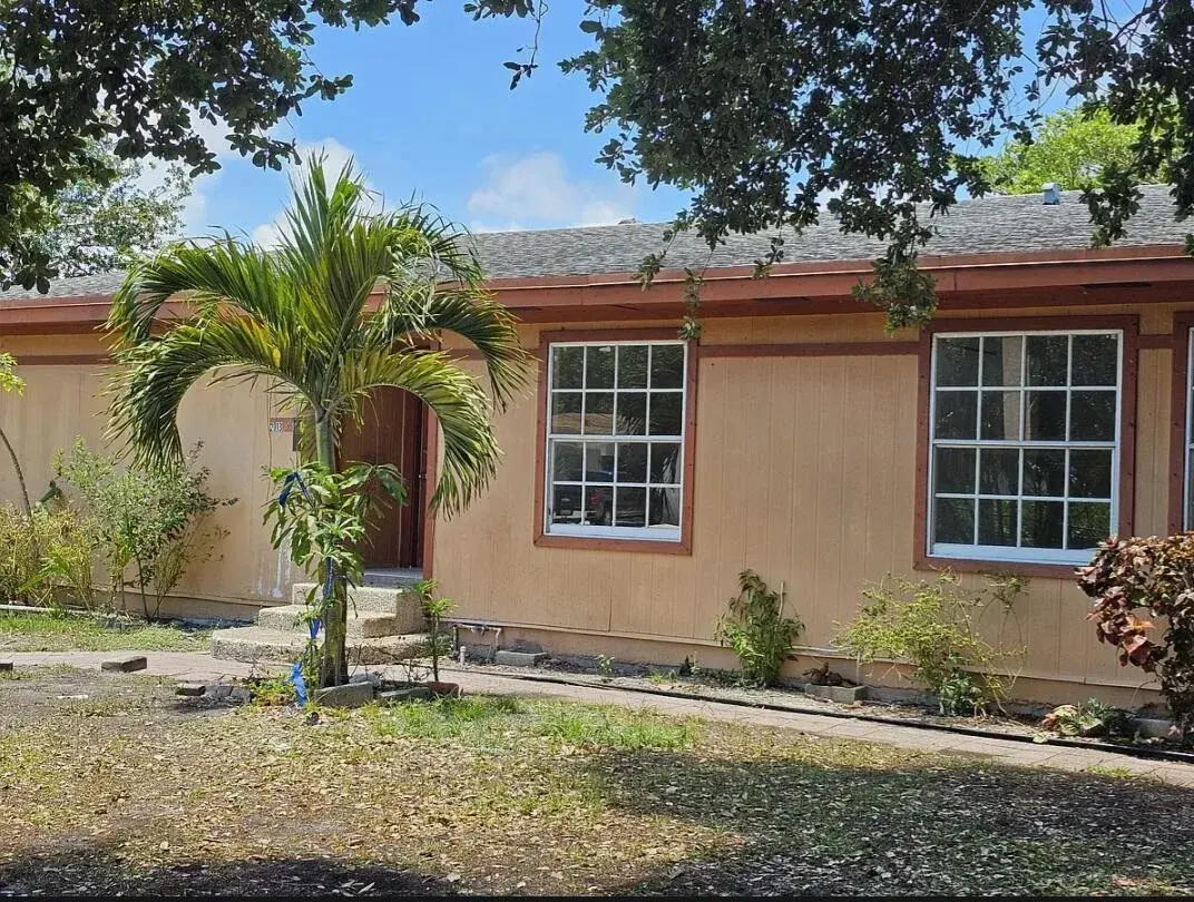 2013 SE Dock Street, West Palm Beach FL 33401