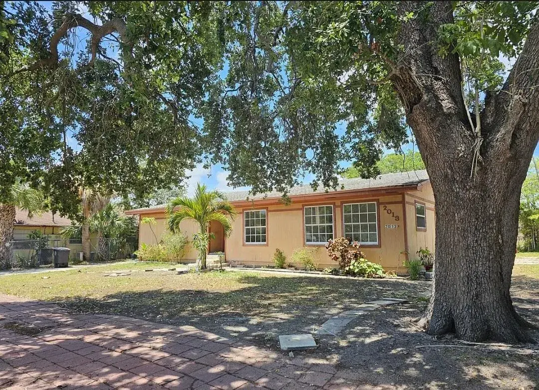 2013 SE Dock Street, West Palm Beach FL 33401