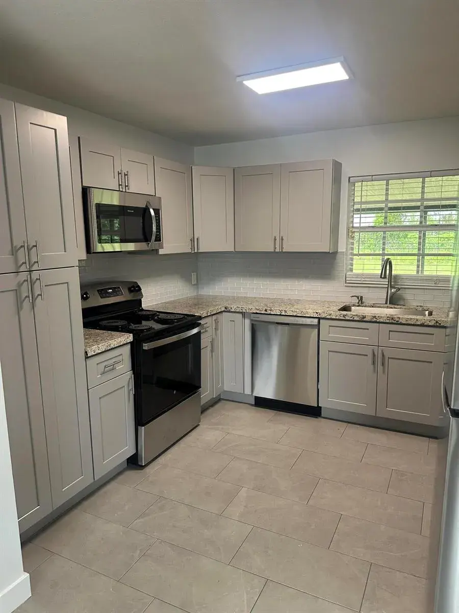 4786 Cambridge Street, FL 33463