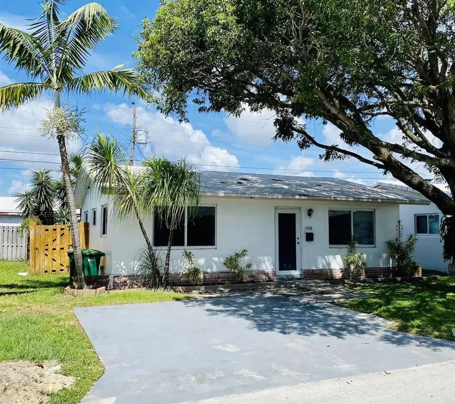 4559 NW 16th Way, Tamarac FL 33309