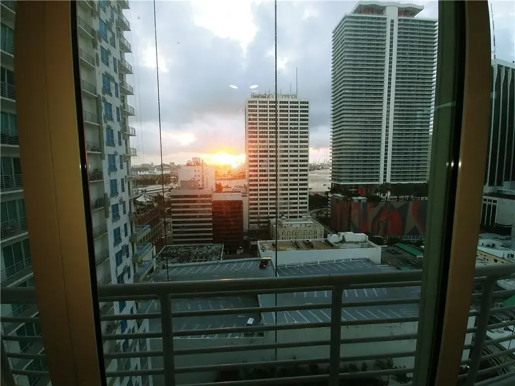 2 bedroom 2 bath for rent at 133 NE 2nd Avenue # 1812, Miami FL 33132