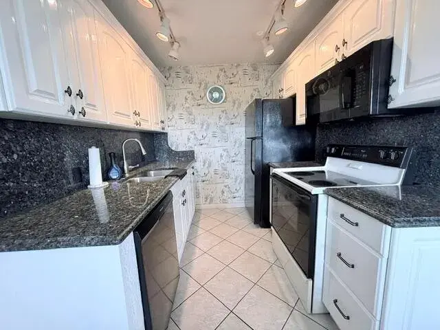 2 bedroom 1 bath for sale at 4065 Harwood E, Deerfield Beach FL 33442