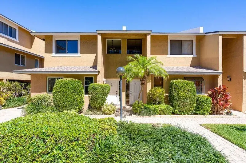 2 bedroom 2 bath for rent at 3409 SE 8th Street # 6, Pompano Beach FL 33062