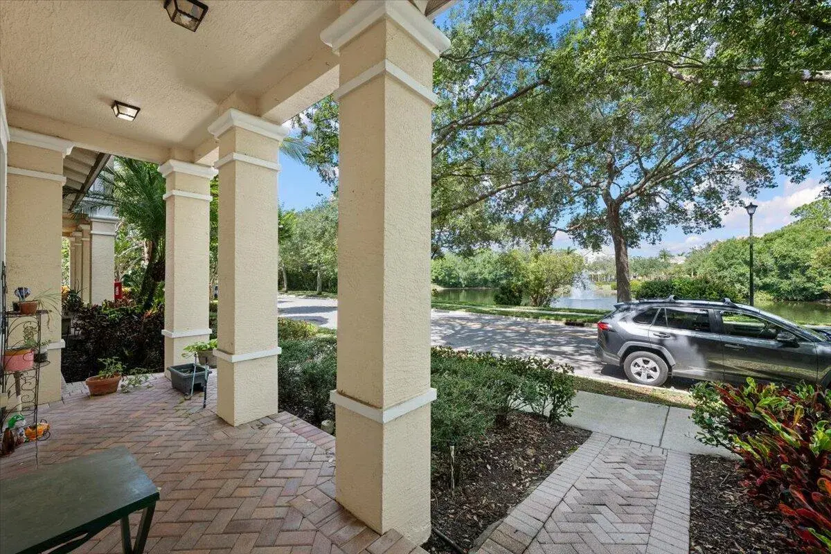 335 E Thatch Palm Circle # 104, Jupiter FL 33458