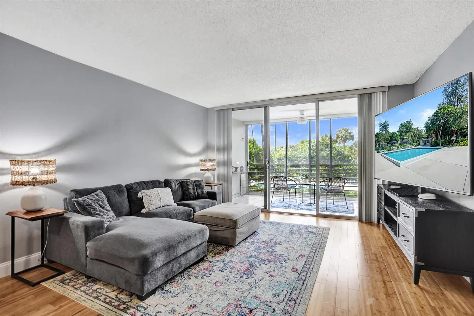 2 bedroom 2 bath for sale at 4200 Oaks Terrace # 203, Pompano Beach FL 33069