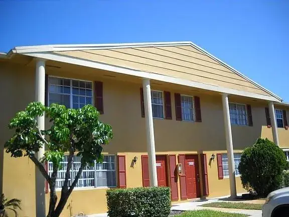 3 bedroom 2 bath for sale at 8028 SW 17th Place # 5, Davie FL 33324