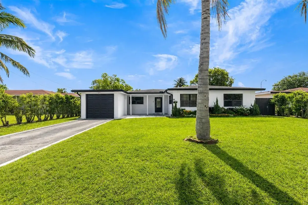 24 NW 42nd Terrace, Plantation FL 33317