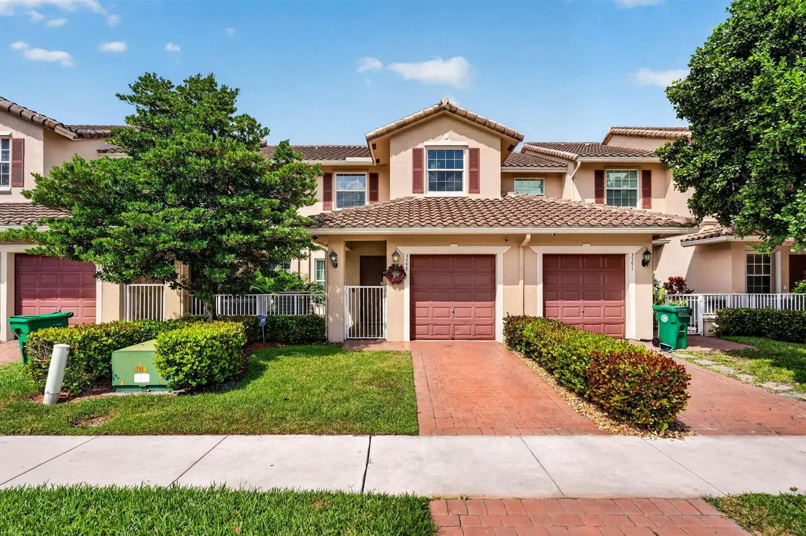 3 bedroom 2 bath for sale at 3355 Lakeside Drive, Davie FL 33328