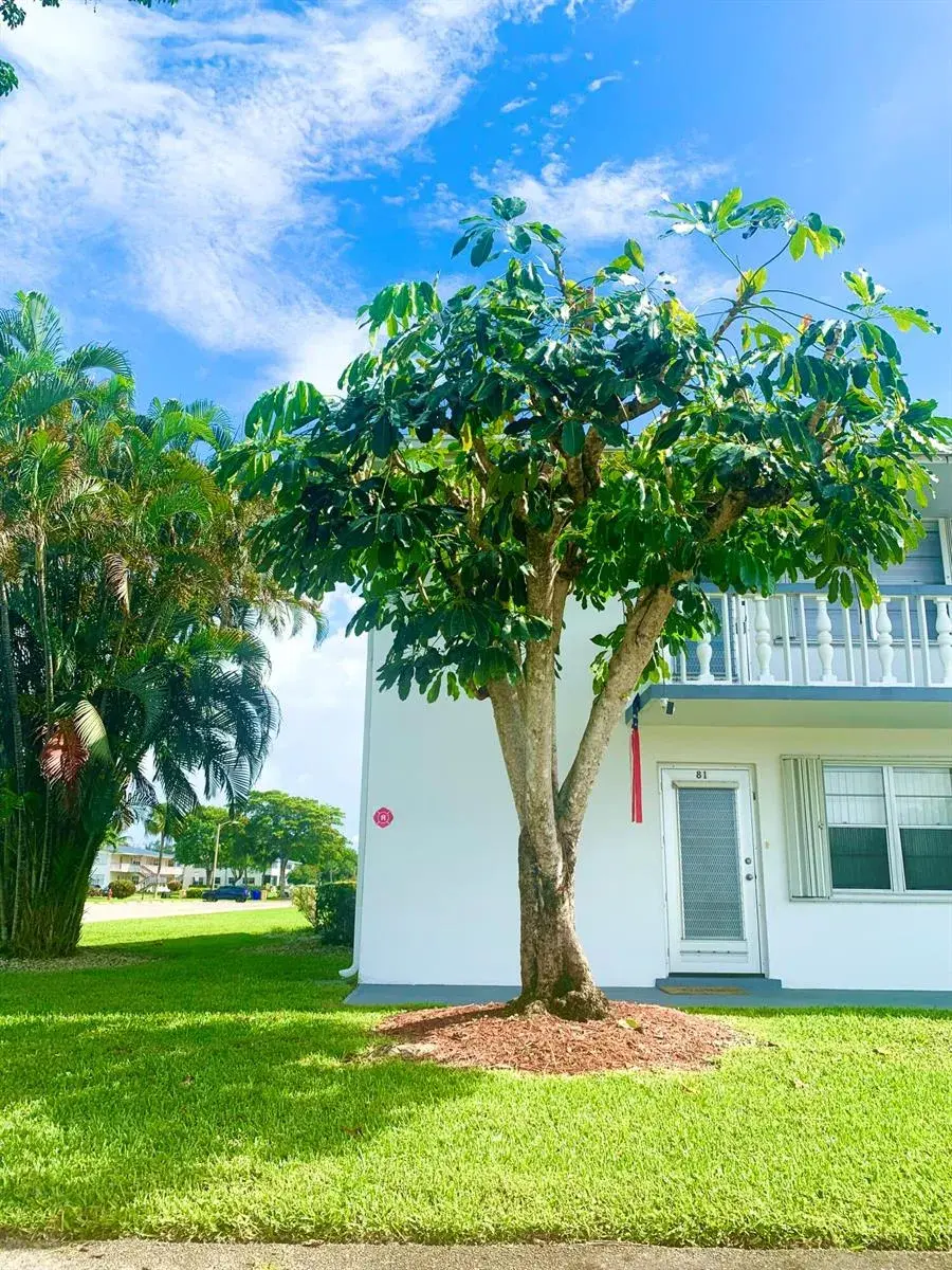 2 bedroom 1 bath Residential for sale at 81 Kingswood E, West Palm Beach FL 33417